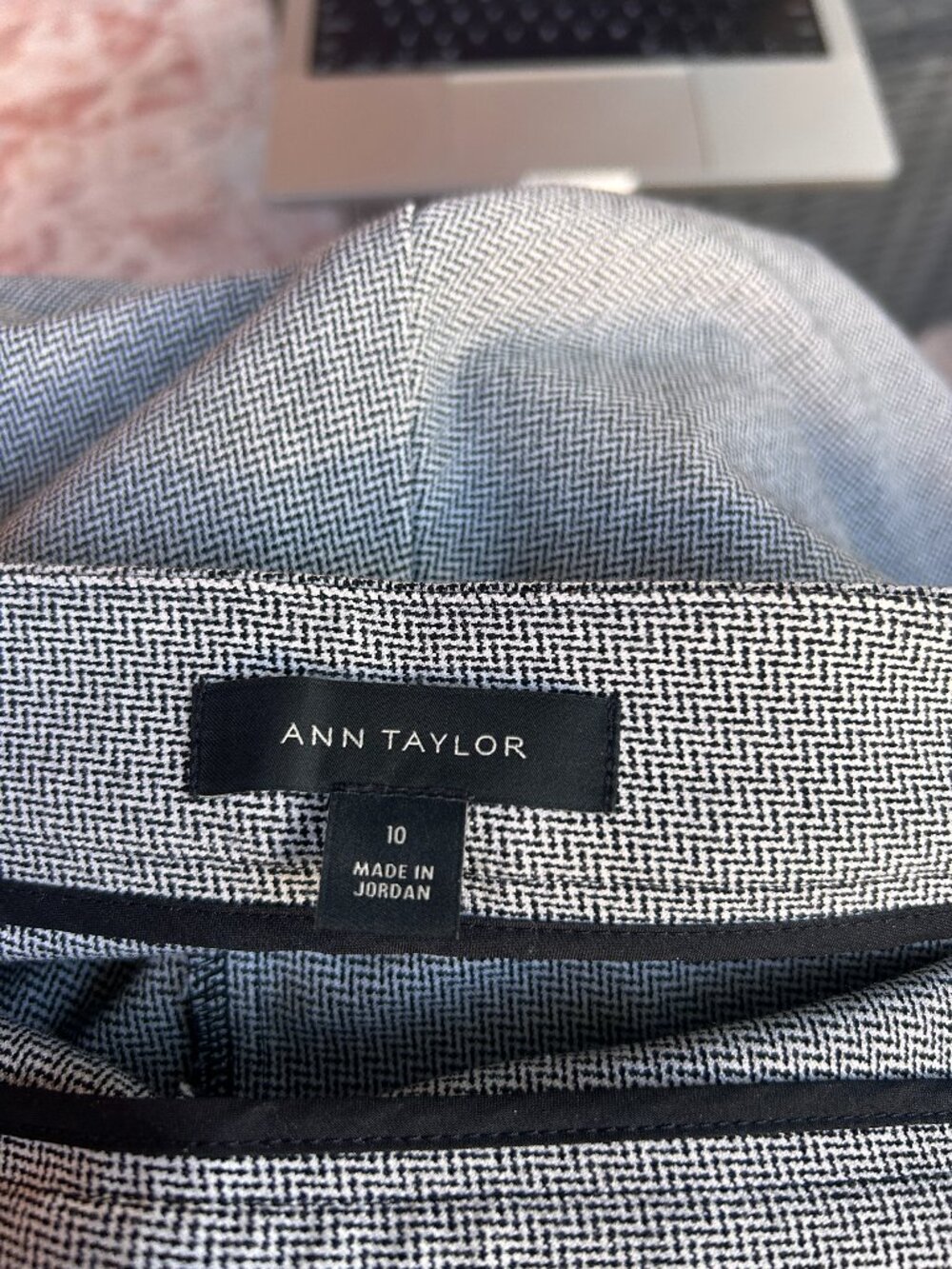 Ann Taylor Black White Houndstooth Cropped Pants Size 10, 26 Inch Inseam